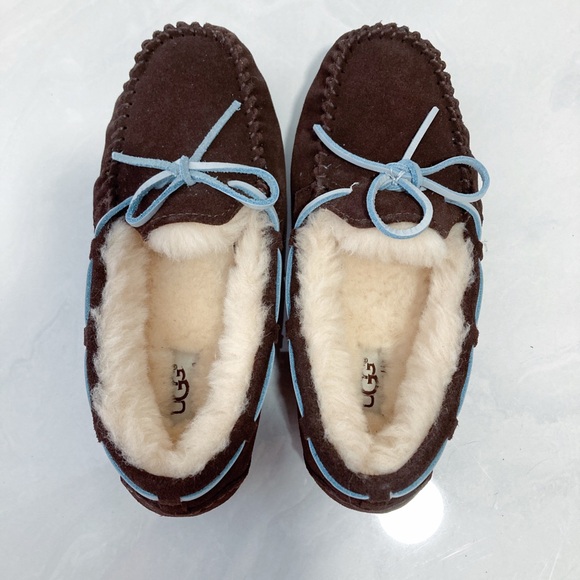 Brand New UGG Dakota Slippers - Picture 3 of 5